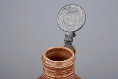 A lot of 3 saltglazed stoneware jugs incl. a Raeren pilgrim's flask or gourd, 17th and 19th C.